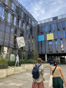 Edificio Nuevo Entrada